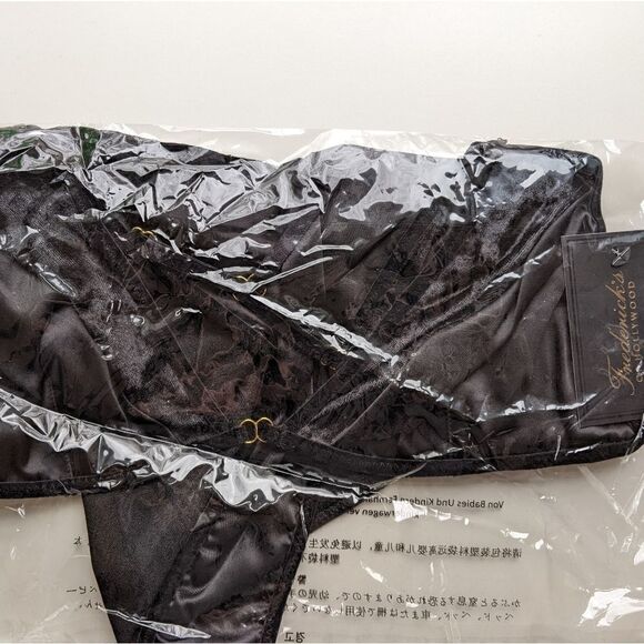 Frederick's of Hollywood Asha Set - Picture 3 of 5